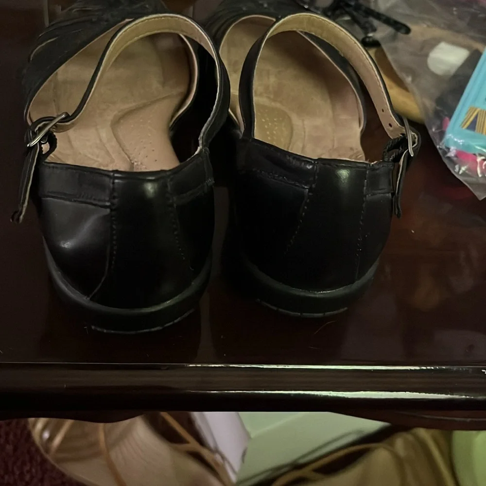 Earth Spirit Black Sandals Comfortable and Stylish - Picture 4 of 8